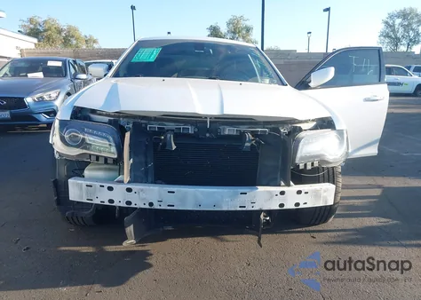 2015 Chrysler 300 S z USA, uszkodzony, nr VIN 2C3CCABG3FH921903